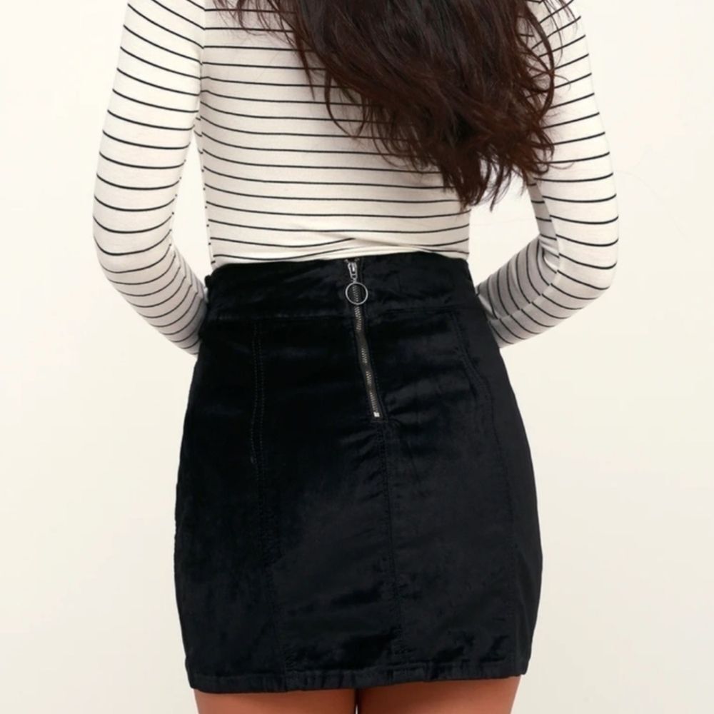 Free people crush velvet mini skirt black sz 26 academia preppy